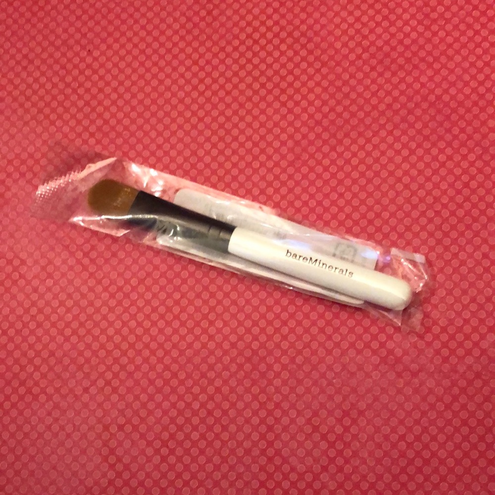 bareMinerals Blemish Remedy Travel Size Makeup Brush White Soft